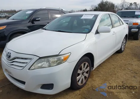 2011 Toyota Camry Le z USA, uszkodzony, nr VIN 4T1BF3EKXBU739824
